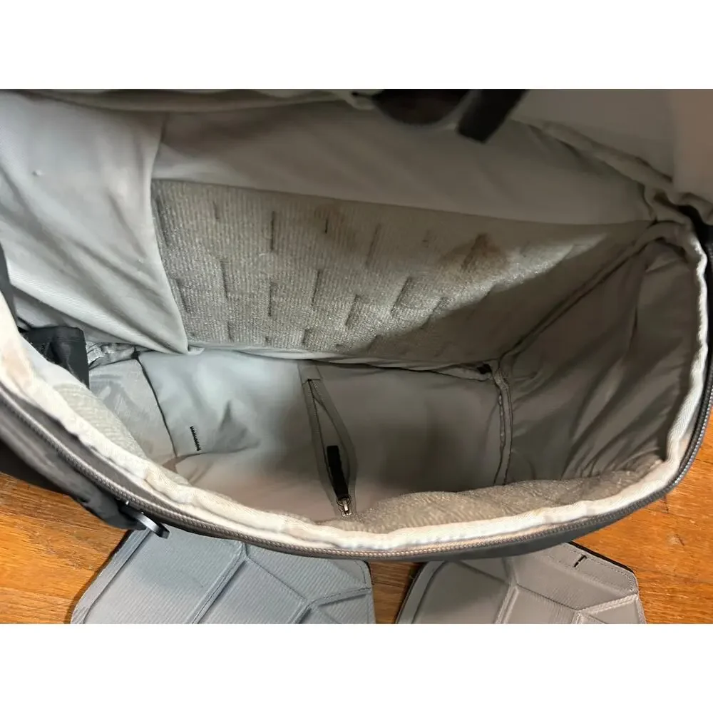 Peak Design Everyday Backpack 20L Black Pre-Owned 3 FlexFold dividers